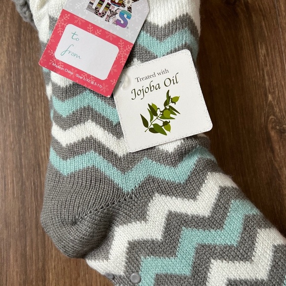 NWT Muk Luks Sherpa Fleece Jojoba Oil Cabin Slipper Socks Zig Zag Sz 8.5-11 - Picture 3 of 6